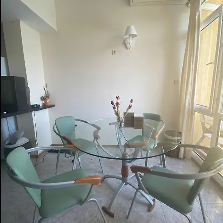 Hotel apartamentowy Spacious Modern Two-bedroon In Elit 1 Complex